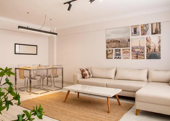 Gorgeous Flat With Balcony In Izmir Konak
