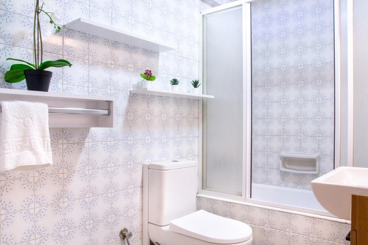Gorgeous Flat With Balcony In Konak *